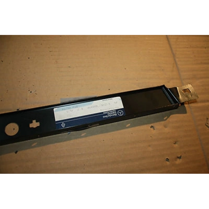 Mercedes E Class Ön Far Kaşı Sil.Delikli Sol 1993--1995 (Oem No:  A1248891763)