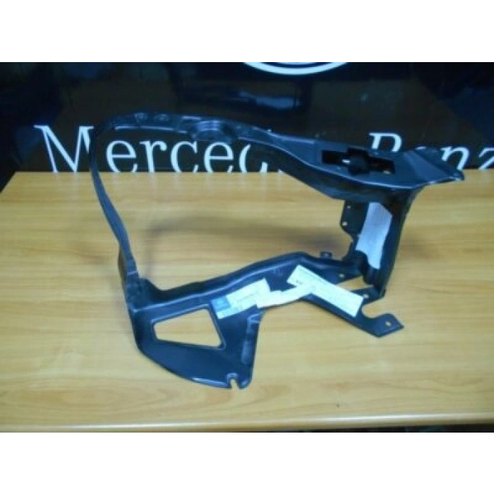 Mercedes W220 Ön Far Yuva Sacı Sağ 1998-2001  (Oem No:  A2206200672)