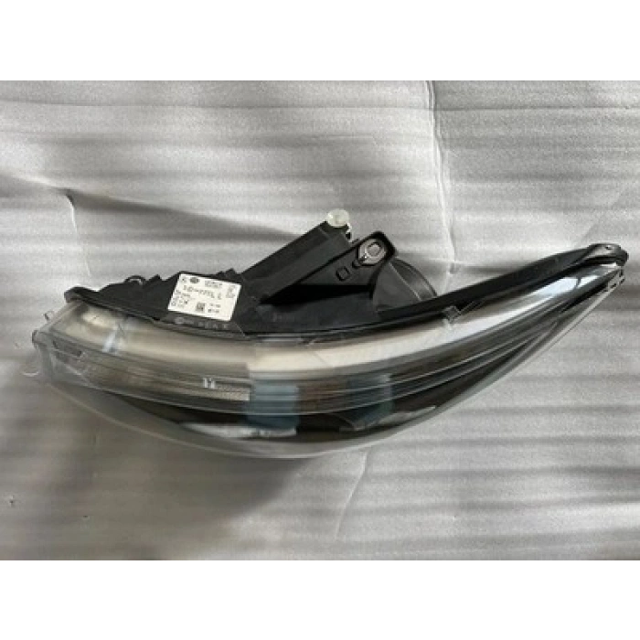 Mercedes Vito Ön Far Elektrikli Motorlu Sıyah Sol 2016- (Oem No:  A4479067700)