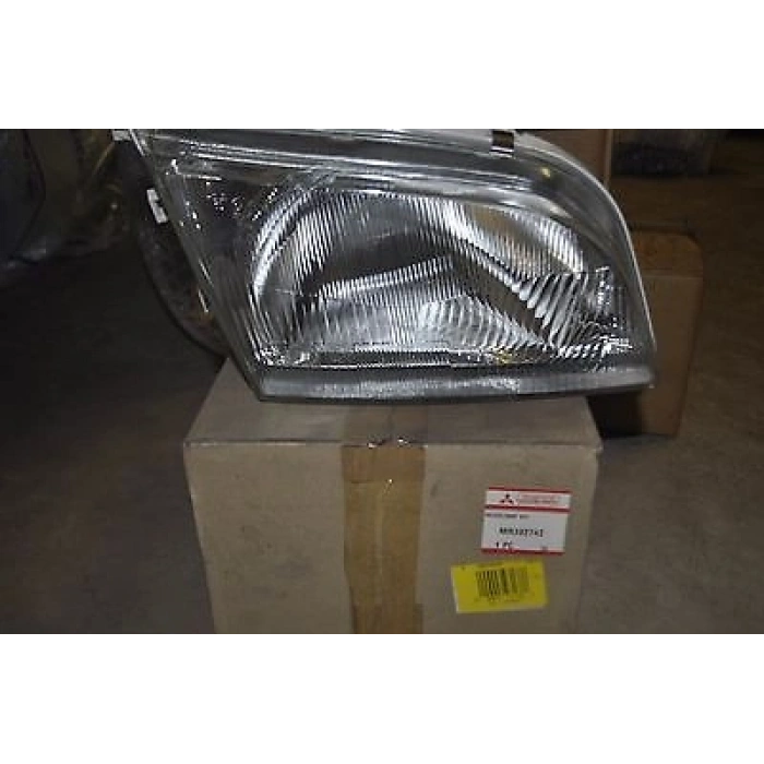 Mitsubishi Space Star Ön Far Sağ 1999-2000  (Oem No:  Mr392742)