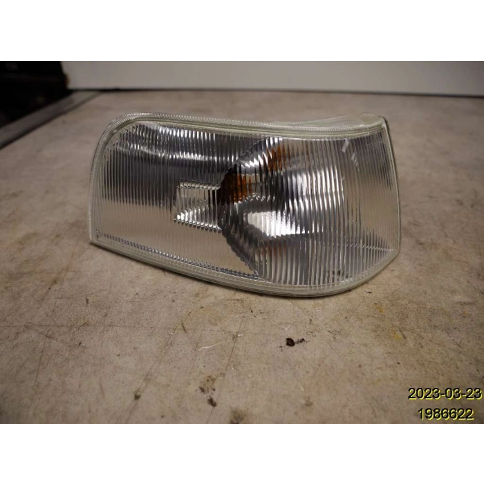 Volvo 960 Ön Sinyal Sağ 1995-1997 (Oem No:  9178228)