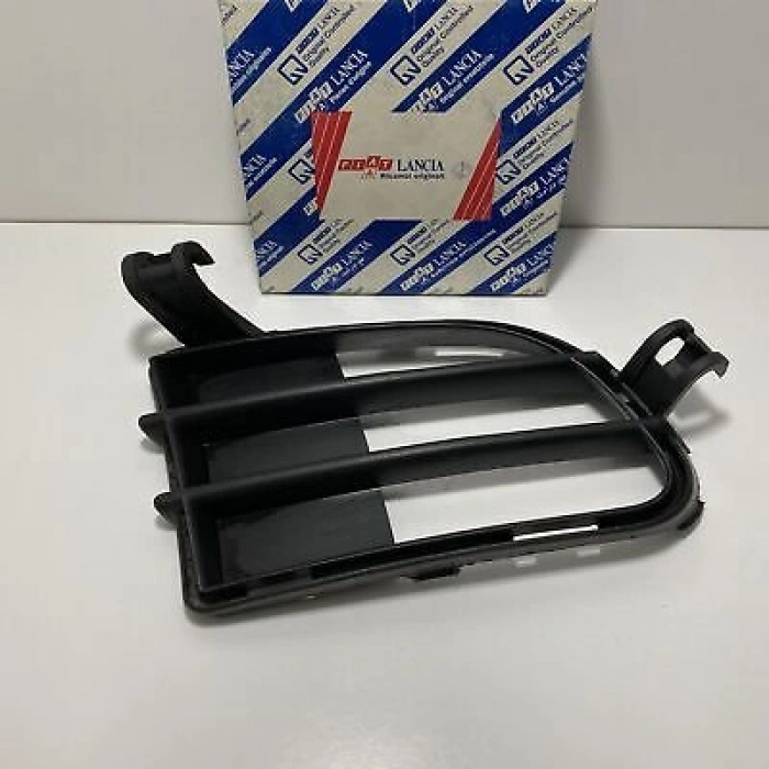 Fiat İdea Ön Sis Lamba Kapağı Sağ 2004- (Oem No:  735361916)