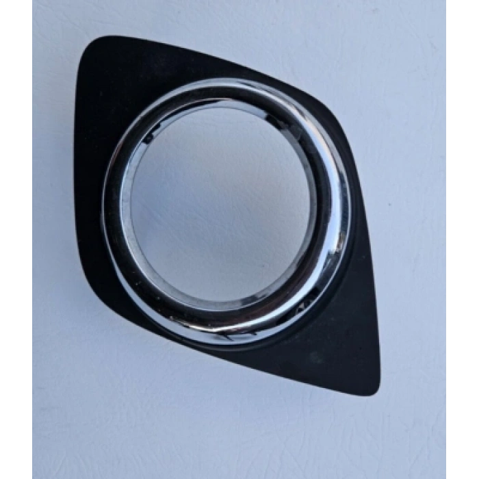 Toyota Rav 4 Ön Sis Lamba Kapağı Delikli Sol 2009-  (Oem No:  5212842060)