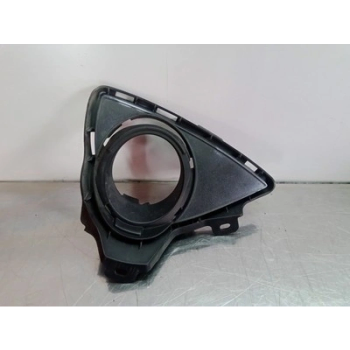 Toyota Auris Ön Sis Lamba Kapağı Delikli Sağ 2012- (Oem No:  8148102290)