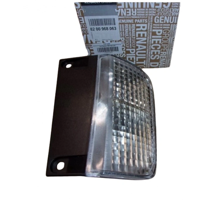 Renault Trafic Arka Sis Lambası  Sağ 2001  (Oem No:  8200968063)