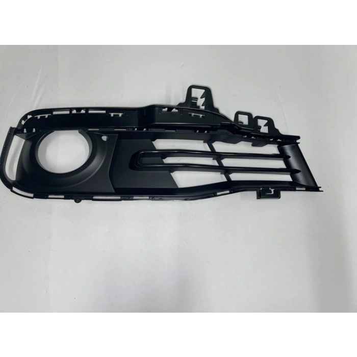 Bmw 3 Serisi Ön Sis Lamba Kapağı Delikli Açık Lux Sağ 2015- (Oem No:  51117396878)