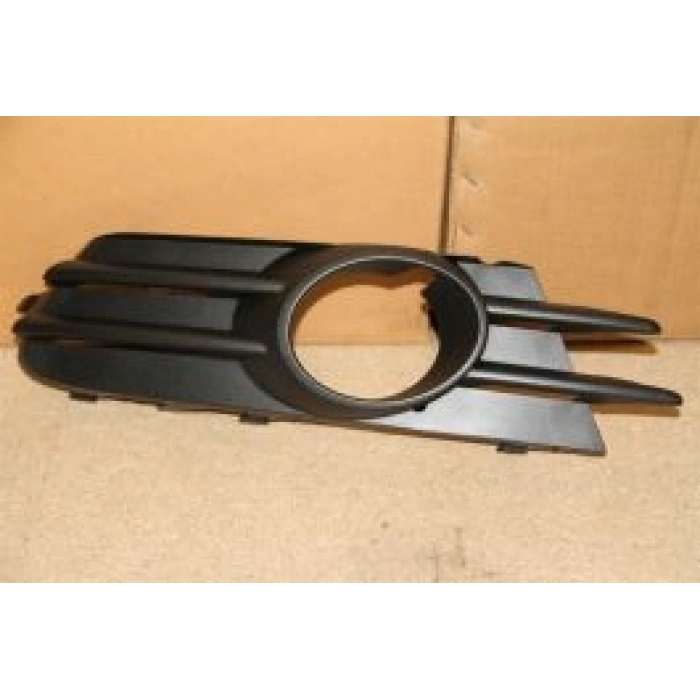 Volkswagen Scirocco Ön Sis Lamba Kapağı Delikli Sağ 2009-  (Oem No:  1K8853666C9B9)