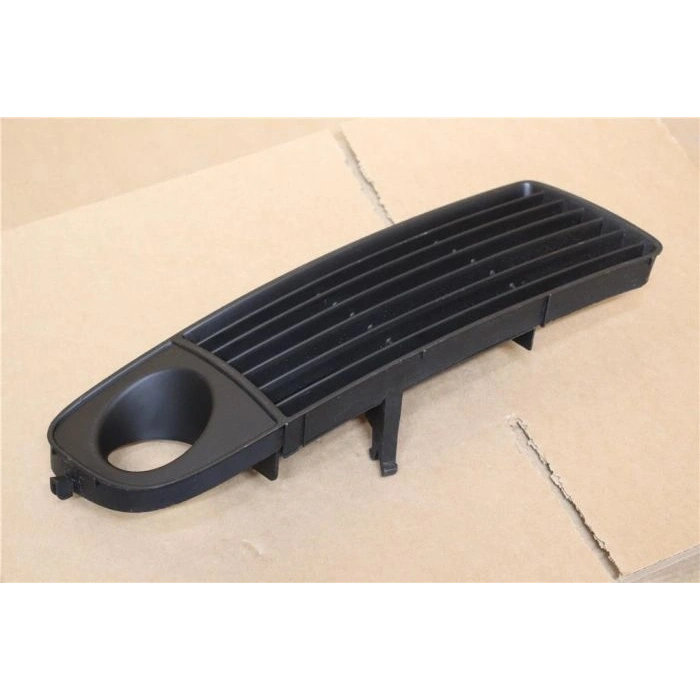 Audi A6 Ön Sis Lamba Kapağı Delikli Sağ 1997-  (Oem No:  4B0807682H01C)