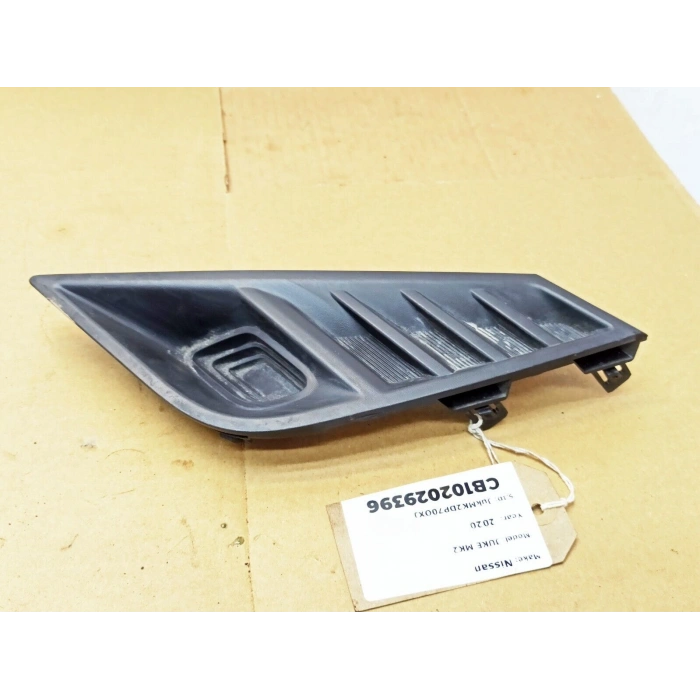 Nissan Juke Ön Sis Lamba Kapağı Delikli Sağ 2020 (Oem No:  62256-6Pa0A)