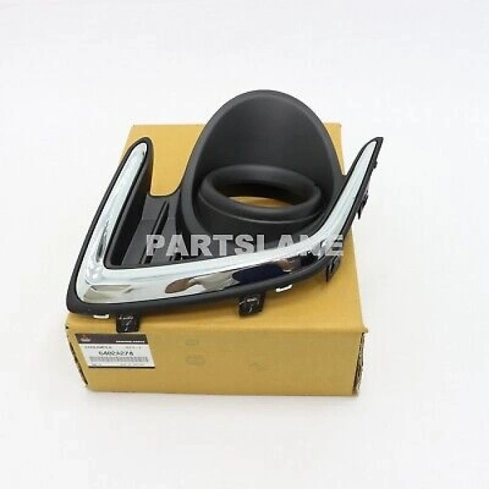 Mitsubishi Attrage Ön Sis Lamba Kapağı Delikli Sağ 2013- (Oem No:  6402A274)