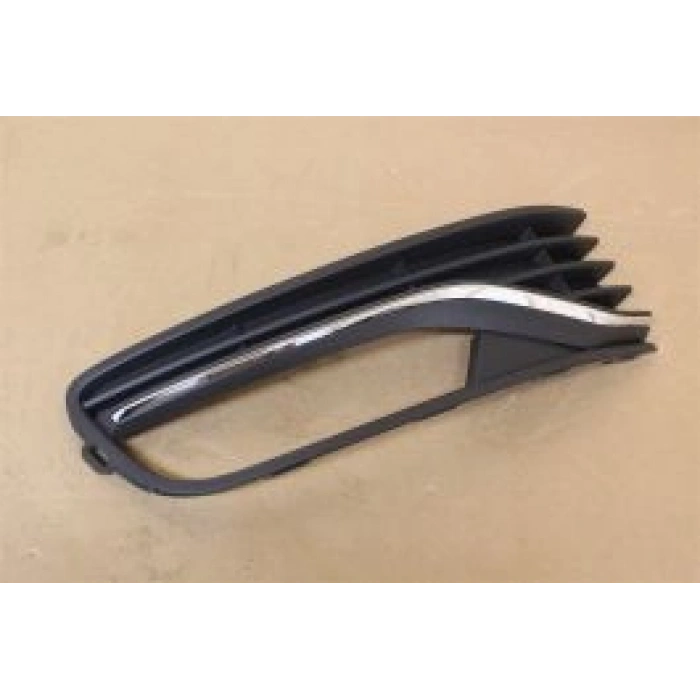 Volkswagen Polo Ön Sis Lamba Kapağı Nikelaj Bandlı Delikli Sol 2013- (Oem No:  6C0854661Cryp)