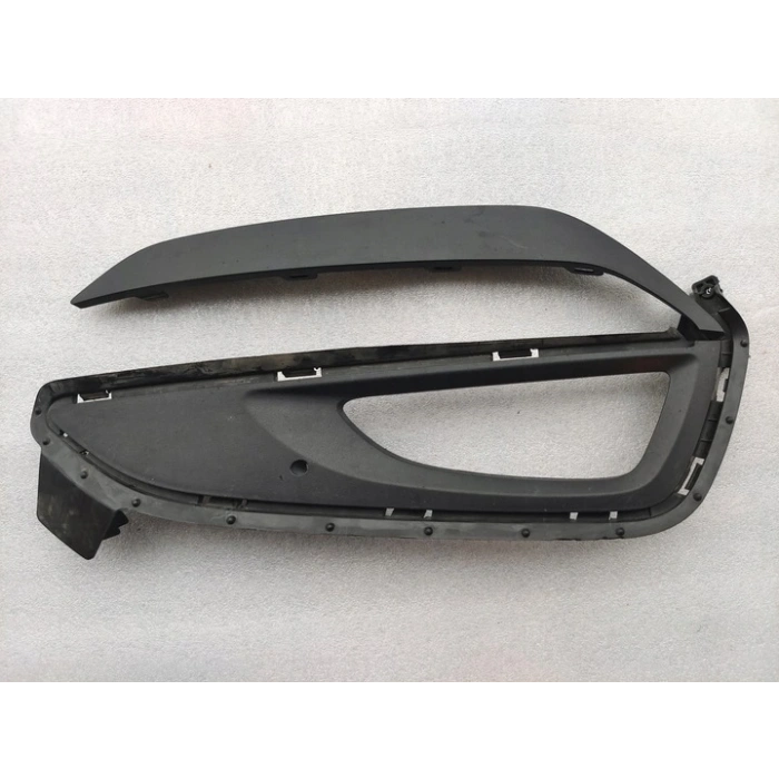 Hyundai Tucson Ön Sis Lamba Kapağı Delikli Sağ 2014- (Oem No:  86526-D7100)