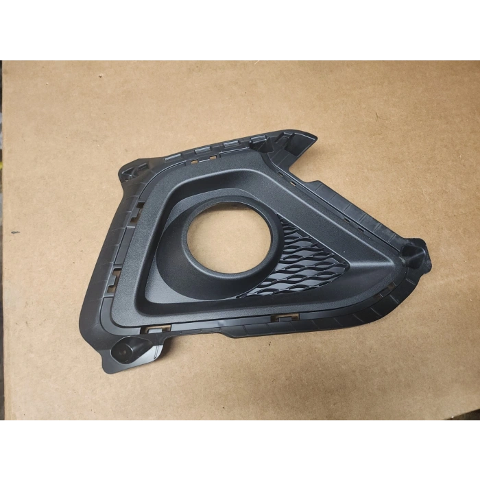 Hyundai İ10 Ön Sis Lamba Kapağı Delikli Sağ 2013-2016  (Oem No:  86528B9000)