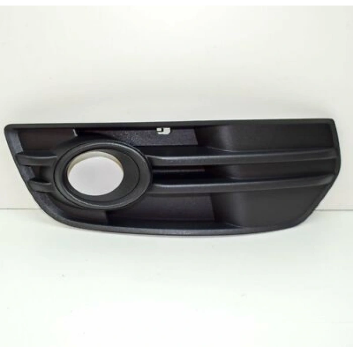 Audi Q5 Ön Sis Lamba Kapağı Delikli Sağ 2009-  (Oem No:  8R0807682A01C)