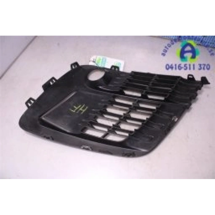 Citroen Jumpy Space Tourer Ön Sis Lamba Kapağı Delikli Sağ 2016- (Oem No:  98117233Xt)