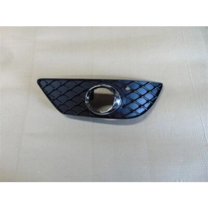 Mercedes C Class Ön Sis Lamba Kapağı Nikelaj Çerçeveli Sağ 2012- 2014- (Oem No:  A2048803924)