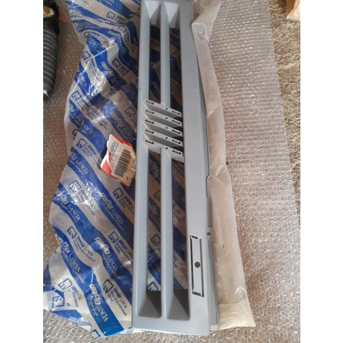 Fiat Uno Ön Panjur 1989-1995 (Oem No:  7722433)