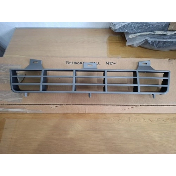 Opel Kadett Ön Panjur Siyah 1989-1991 (Oem No:  90327387)