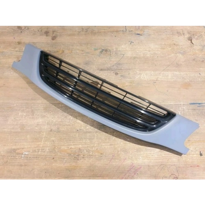 Toyota Avensıs Ön Panjur Siyah 1998-2003 (Oem No:  5310005902)