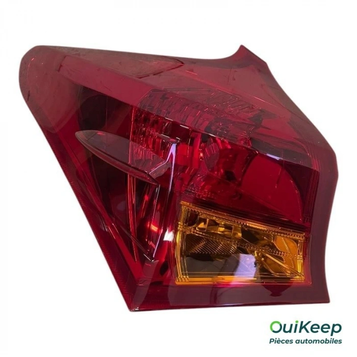 Toyota Auris Arka Stop Sol 2012-  (Oem No:  8156102740)