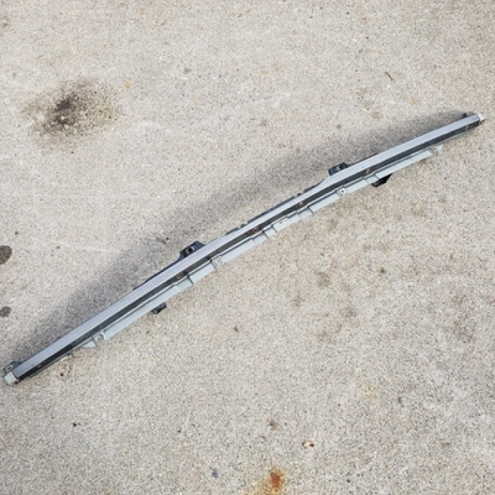 Bmw 3 Serisi Ön Panjur Alt Bandı 82-90 (Oem No:  41331884353)