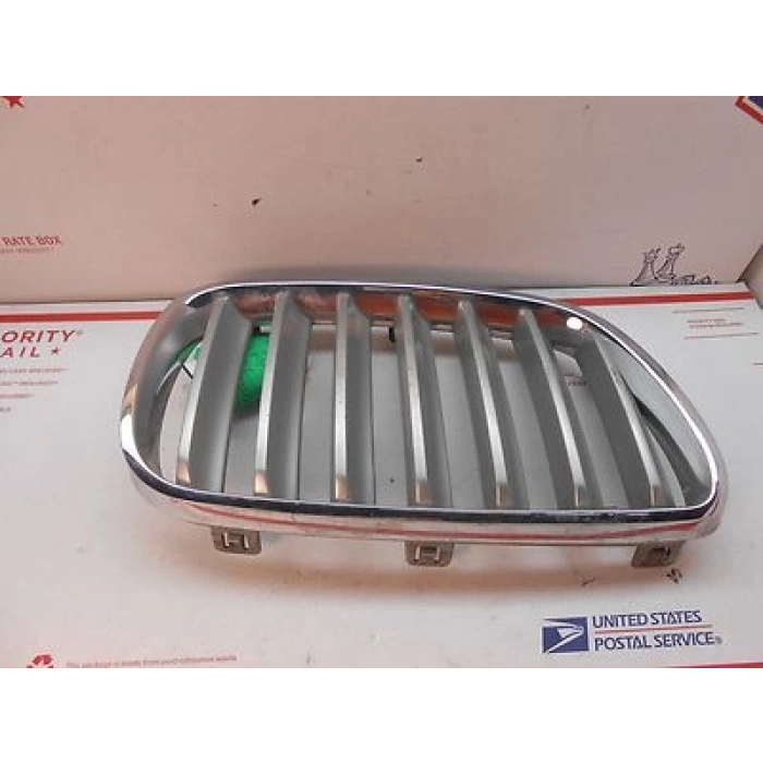 Bmw X3 X3 Ön Panjur Nikelaj Siyah Sağ 2006- (Oem No:  51113420088)