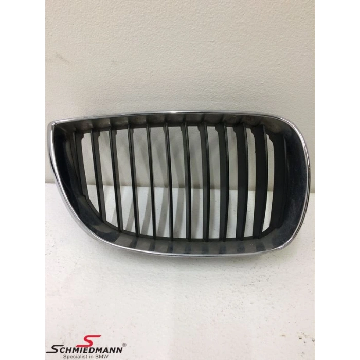 Bmw 1 Serisi Ön Panjur Nikelaj Siyah Açık Sağ 2004- 2007 (Oem No:  51137077130)
