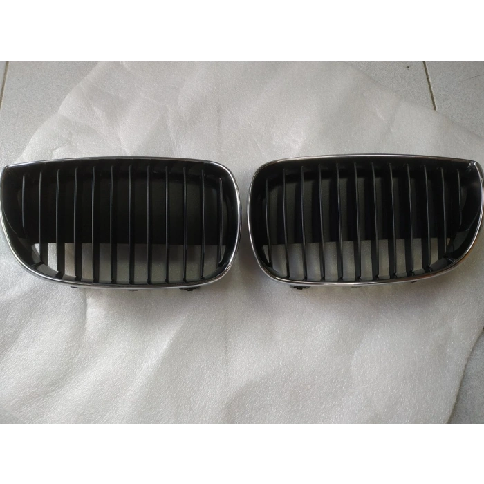 Bmw 1 Serisi Ön Panjur Nikelaj Sıyah Sağ 2004- 2007 (Oem No:  51137127228)