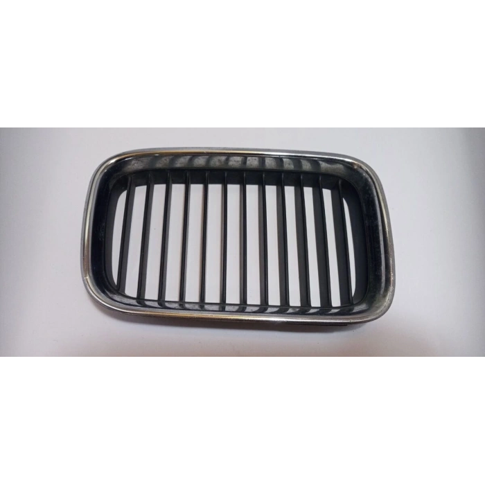 Bmw 3 Serisi Ön Panjur Nikelaj Sağ 1991-1996 (Oem No:  51138122238)