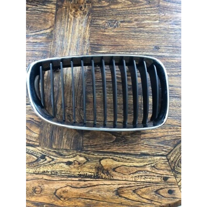 Bmw 1 Serisi Ön Panjur Parlak Siyah Sağ 2007-- (Oem No:  51710441920)