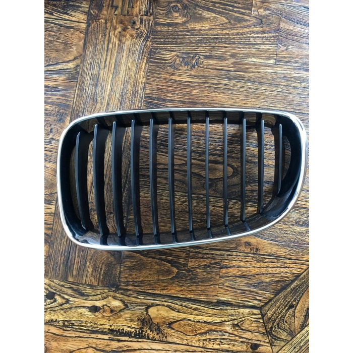 Bmw 1 Serisi Ön Panjur Parlak Siyah Sol 2007-- (Oem No:  51710441921)