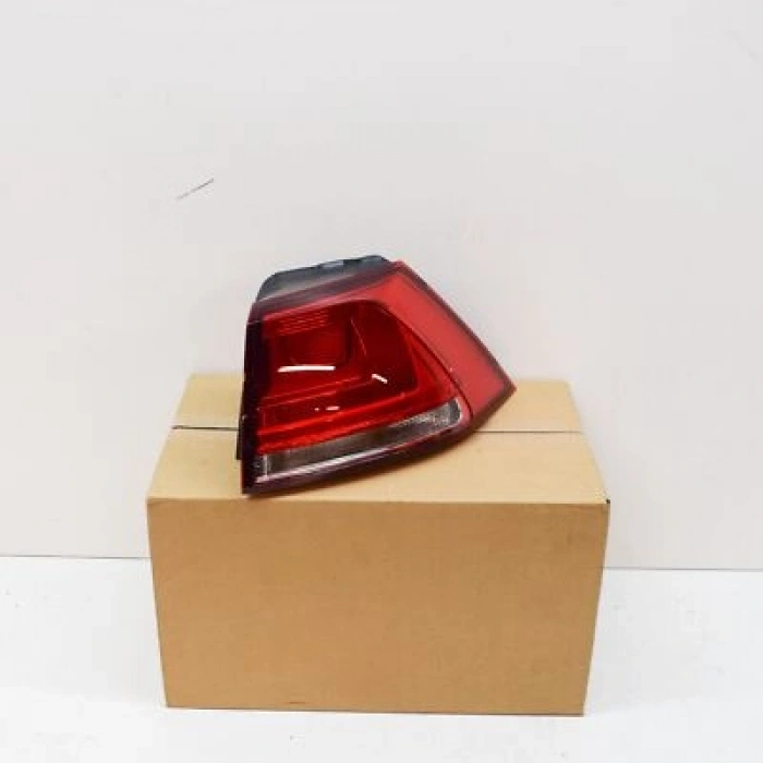 Volkswagen Golf Vıı Arka Stop Kırmızı Sağ 2012-  (Oem No:  5G0945096M)