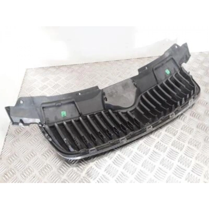 Skoda Fabia Ön Panjur Nikelaj Bandlı 2007 2010- (Oem No:  5J0853668A)