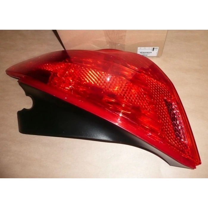 Peugeot 308 Arka Stop Hatchback Sağ 2007  (Oem No:  6351Cv)