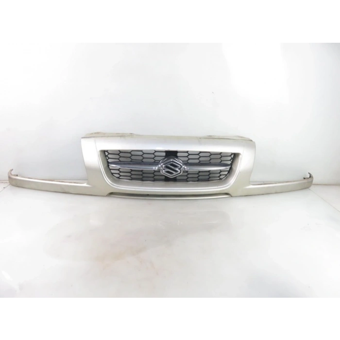 Suzuki Grand Vitara Ön Panjur 1999-2000  (Oem No:  7211165Da0)