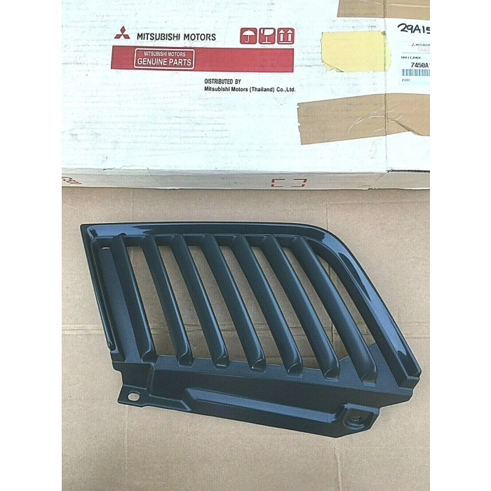 Mitsubishi L200 Ön Panjur 4 Wd Sol 2005  (Oem No:  7450A185)