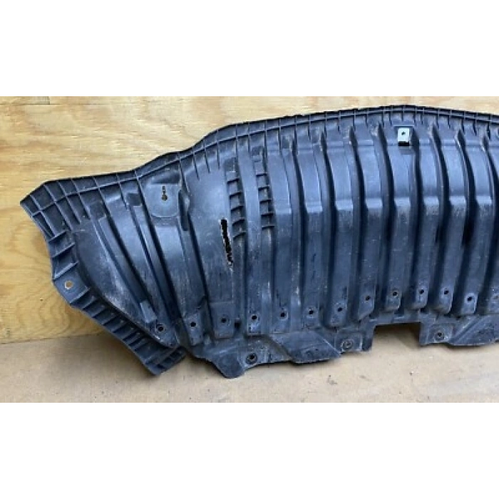 Mercedes C Class Karter Muhafaza Plastiği Ön Parça 2013- (Oem No:  A2055200000)