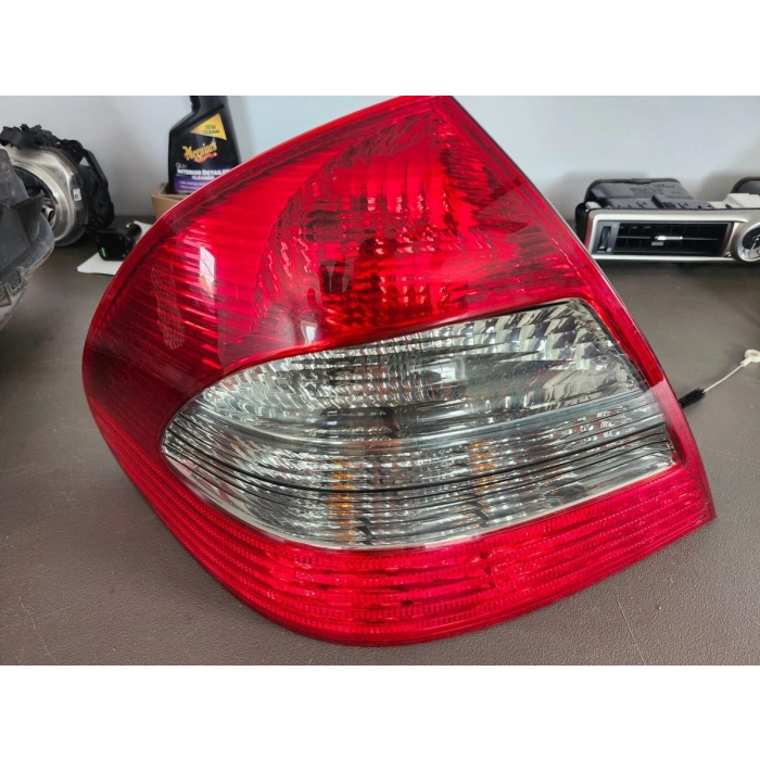 Mercedes E Class Arka Stop Sedan Sol 2006- 2009 (Oem No:  A2118202364)