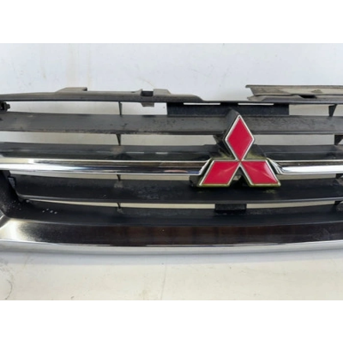 Mitsubishi Pajero Ön Panjur 2001 2002- (Oem No:  Mr387981)