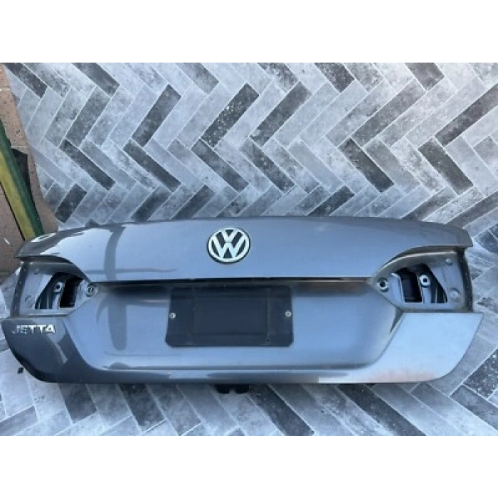 Volkswagen Jetta Arka Bagaj Kapağı 2010- (Oem No:  5C6827025A)