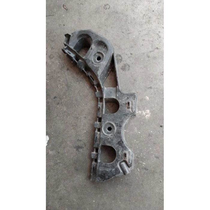 Volkswagen Cc- 2013-2017; Ön Tampon Bağlantı Braketi Sağ Küçük/Plastik Oem No: (3C8807184C)