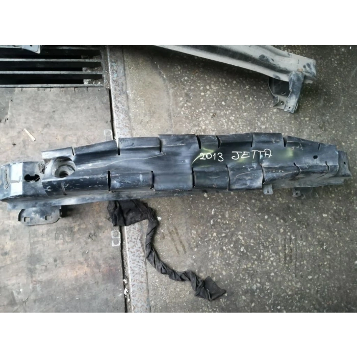 Volkswagen Jetta Ön Tampon Demiri 2014- (Oem No:  5C6807109F)