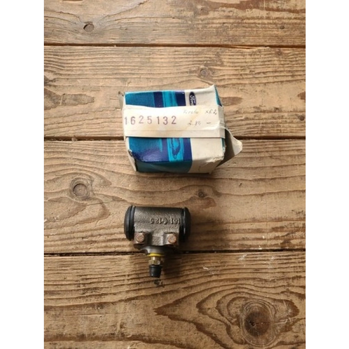 Ford P100 86- Travers Takozu Ön Ust Buyuk (Oem No:1625132)