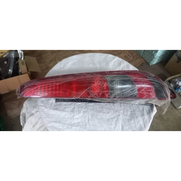 Ford Fiesta 2002 2006. Stop Lambası Sağ 5 Kapı) (Oem No:2S6113A602Bg)