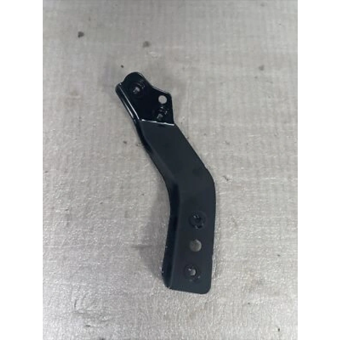 Mercedes C Class Ön Tampon Demiri Demiri Sağ 2007  (Oem No:  A2046200285)