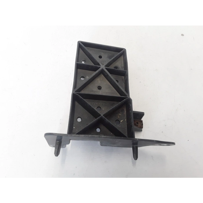 Renault Twingo Ön Tampon Braketi Plastiği . Sağ 2014- (Oem No:  620928531R)