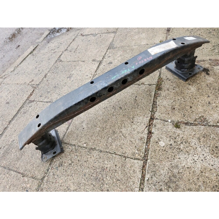 Toyota Avensis Ön Tampon Demiri  1998-2003 (Oem No:  5202105010)