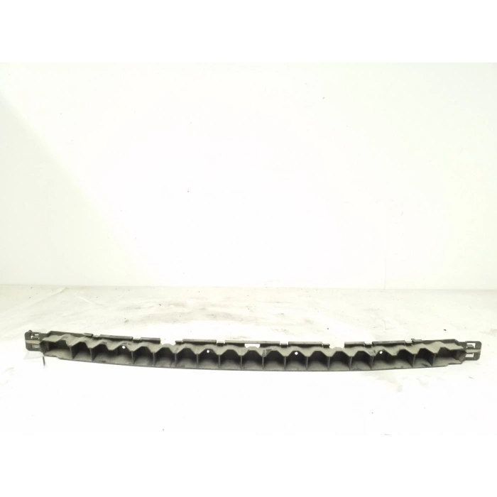 Volkswagen Polo Arka Tampon Braketi Orta 2002- (Oem No:  6Q6807863)