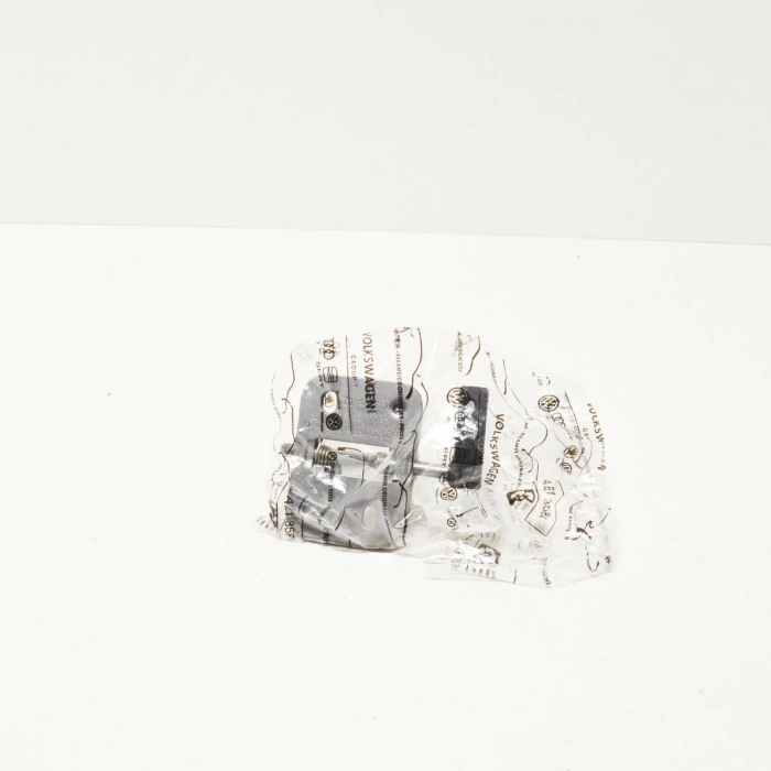 Volkswagen Passat 2014  Kaput Kilidi Üst  (Oem No:3G0823186B)