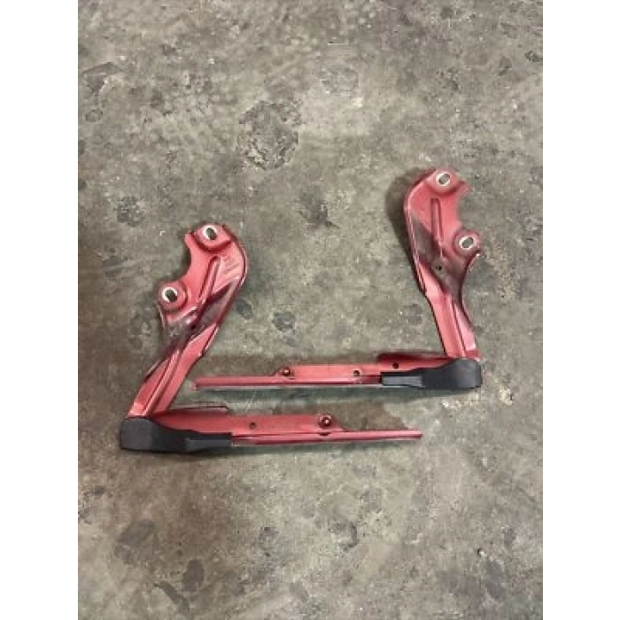 Volkswagen A6 2011  Kaput Menteşesi Sol  (Oem No:4G8823301E)